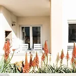 Baleal: Sunshine By The Pool * Ferrel (Leiria)